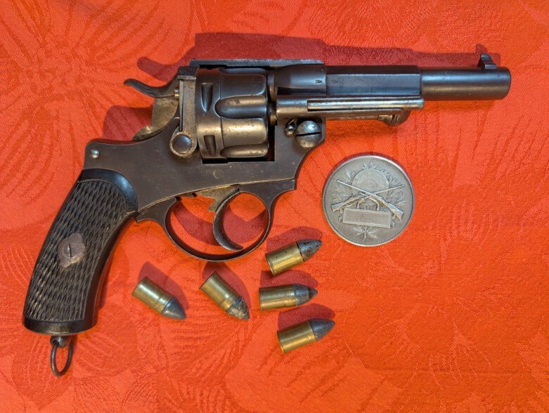Revolver modèle 1874 du commerce belge, vendu par Claude Drillien arquebusier à Clermont Ferrand