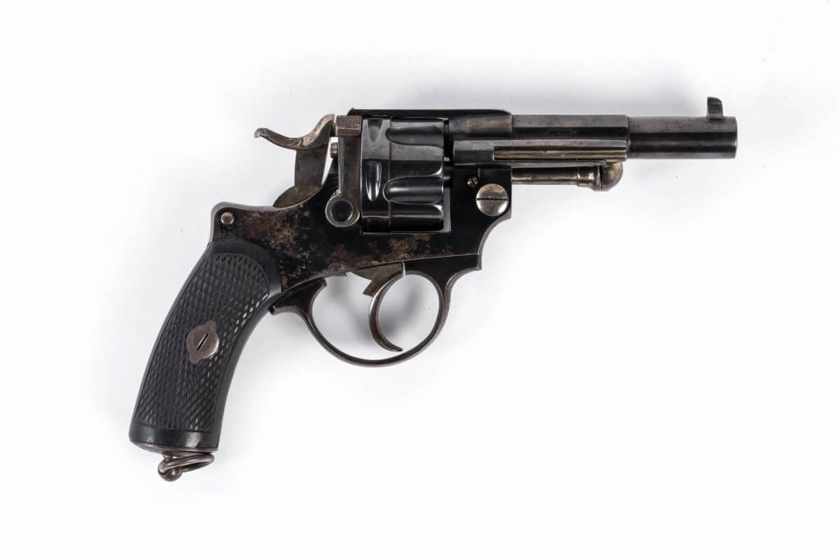 Revolver type 1874 du commerce Chamelot et Delvigne, vendu par H. Fauré Le Page à Paris et offert au capitaine Galli par Roland Bonaparte