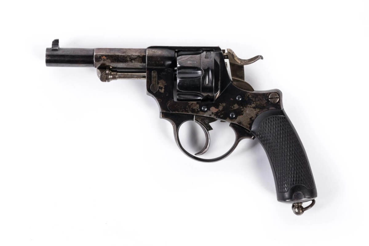 Revolver type 1874 du commerce Chamelot et Delvigne, vendu par H. Fauré Le Page à Paris et offert au capitaine Galli par Roland Bonaparte