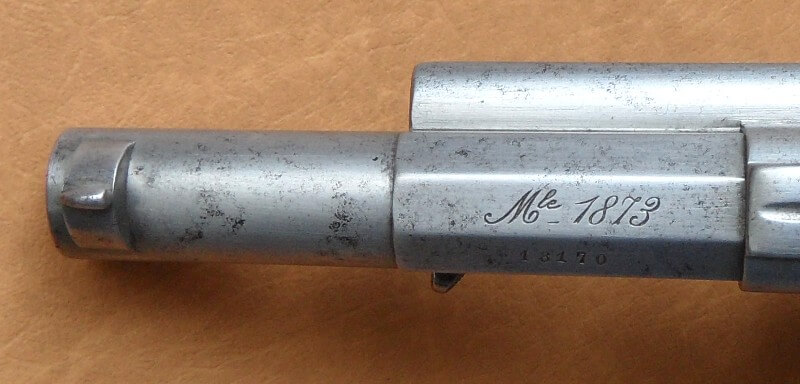 Marquage Mle 1873 sur le canon d'un revolver 1873 de marine