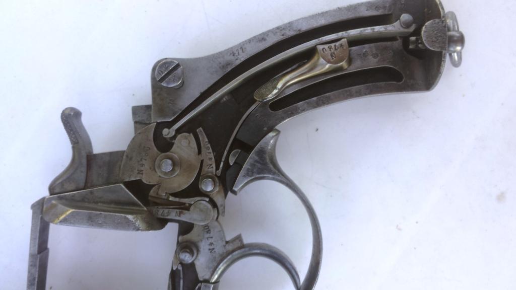Poignée allégée du revolver modèle 1874 et mécanisme