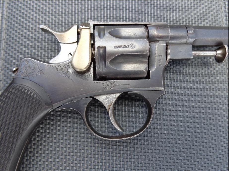 Revolver 1889/90 calibre 320, coté gauche