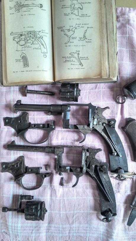 Comparaison mécanismes revolvers mle 1887 et 1892 civils