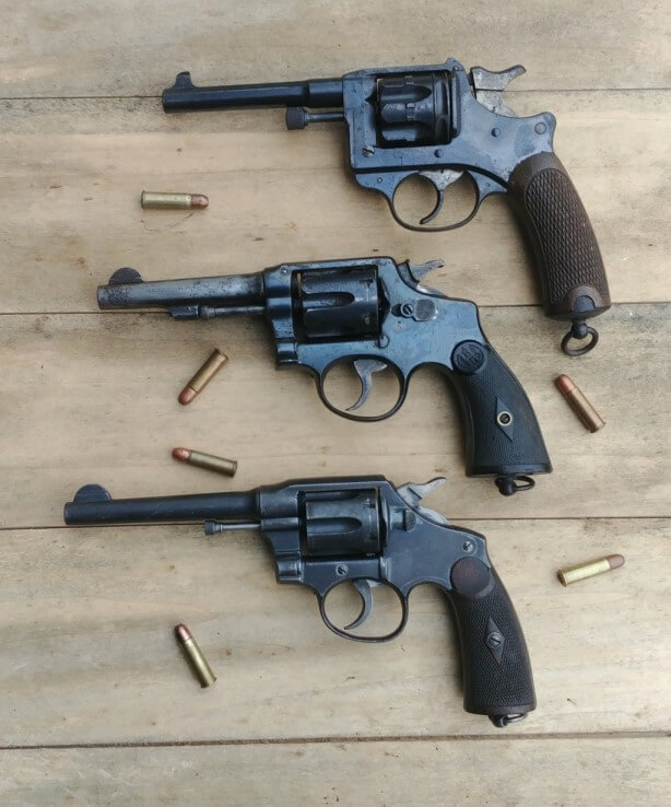 Comparaison revolver modèle 1892 Saint Etienne et 92 Espagnol type Smith & Wesson et Colt