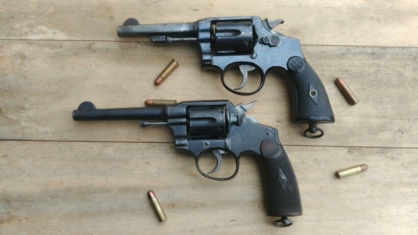 Comparaison revolvers 92 Espagnol type Smith & Wesson et Colt