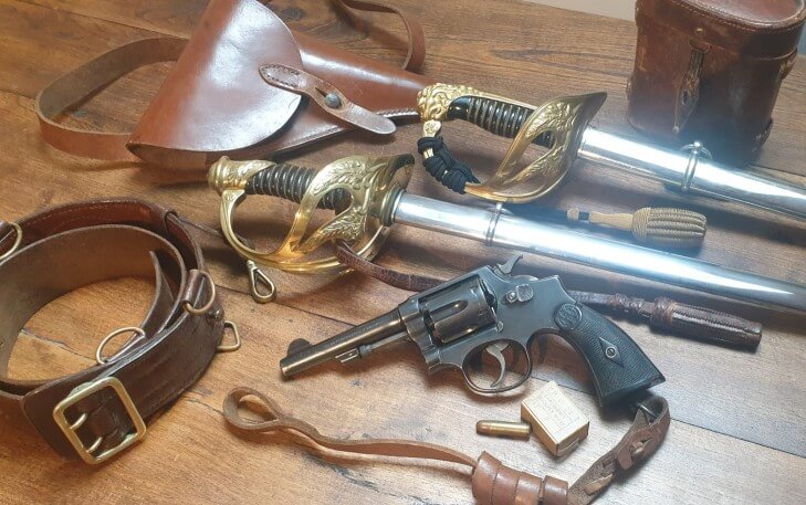 revolver type 92 Espagnol Orbea et 2 sabres modèle 1923
