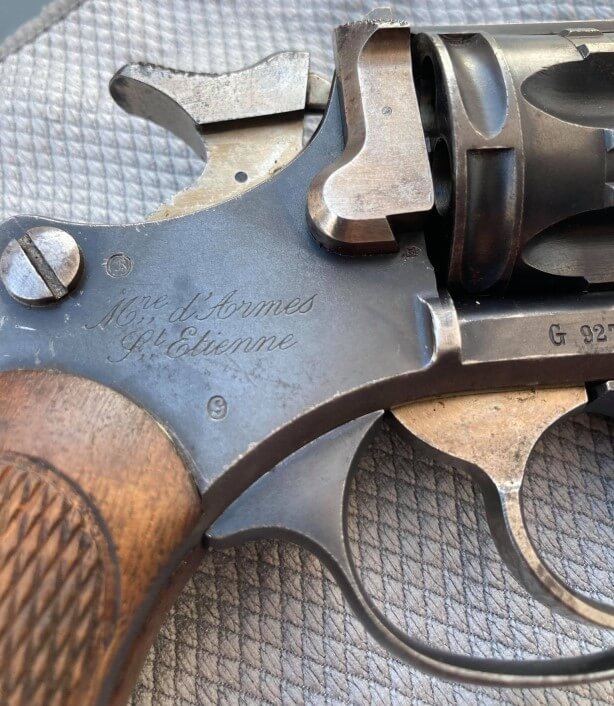 marquage de la Manufacture d'Armes de Saint Etienne sur un revolver modèle 1892