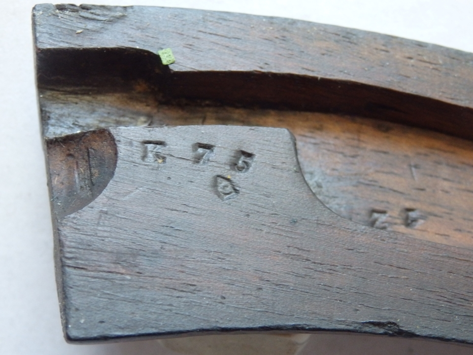 Revolver Mle 1873 avec absence de marquages: numéro court sur la plaquette de crosse