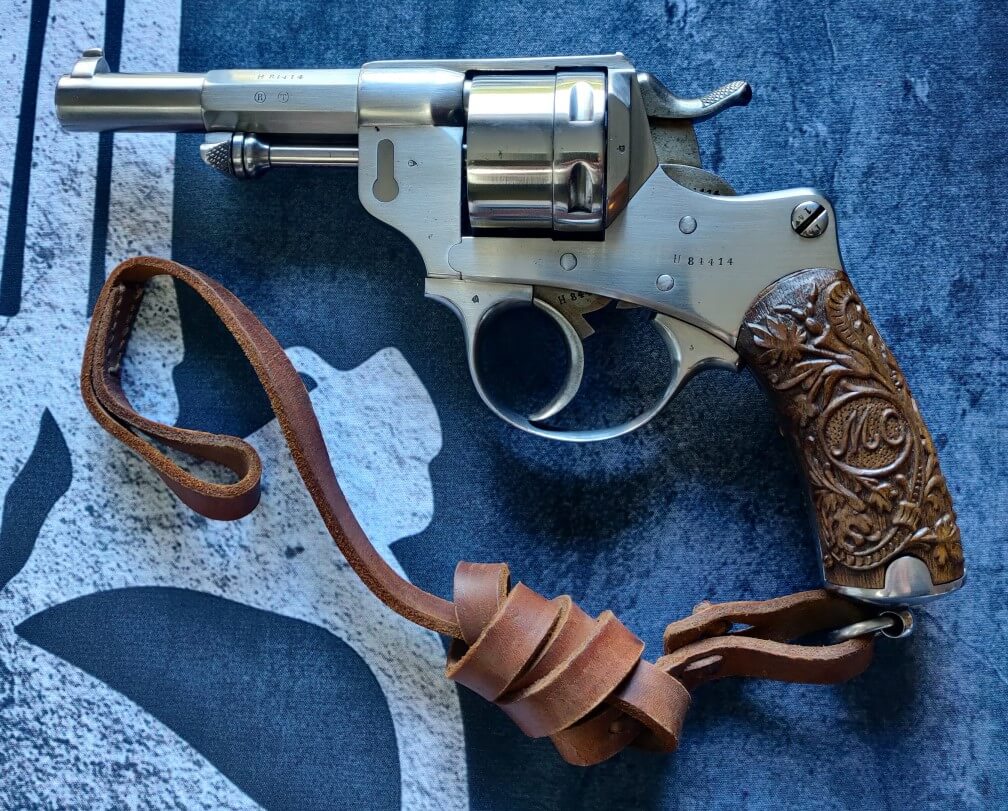 revolvers modèle 1873 avec plaquettes gravées