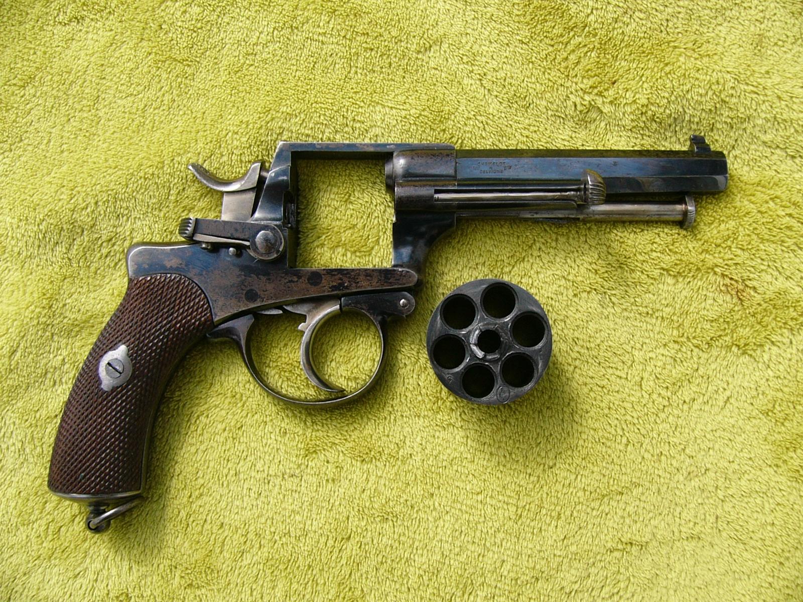 Revolver type Chamelot Delvigne Pirlot de la police cantonale de Zurich (1876) Revolver type Chamelot Delvigne Pirlot de la police cantonale de Zurich (1876)