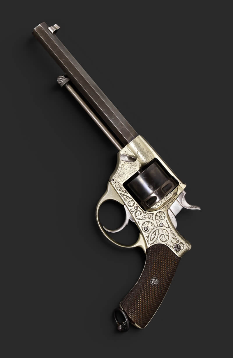 Revolver Chamelot Delvigne modèle 1872 en maillechort gravé Revolver Chamelot Delvigne modèle 1872 en maillechort gravé