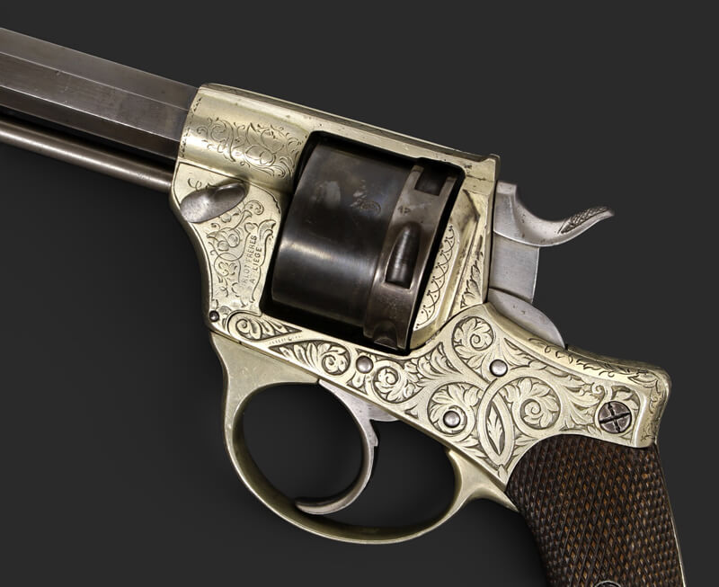 Revolver Chamelot Delvigne modèle 1872 en maillechort gravé Revolver Chamelot Delvigne modèle 1872 en maillechort gravé