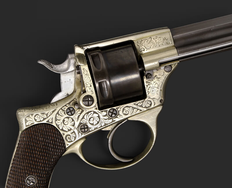 Revolver Chamelot Delvigne modèle 1872 en maillechort gravé Revolver Chamelot Delvigne modèle 1872 en maillechort gravé