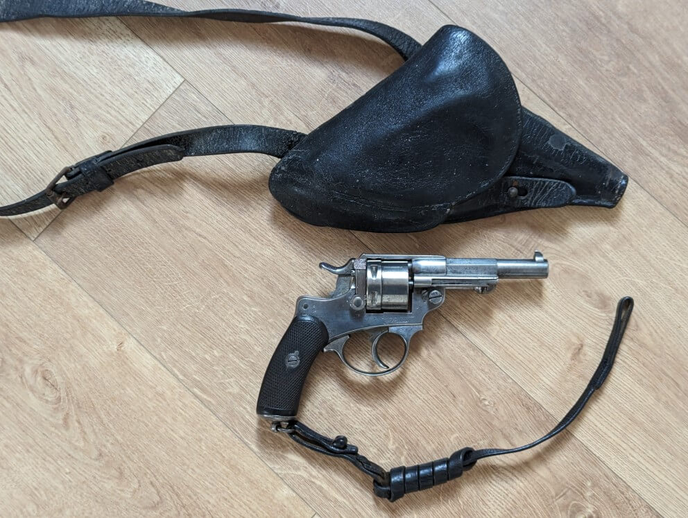 étui d'essai en cuir noir et revolver modèle 1873