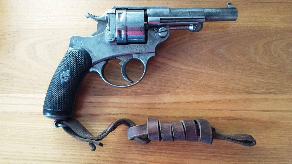  revolver modèle 1873 et sa dragonne