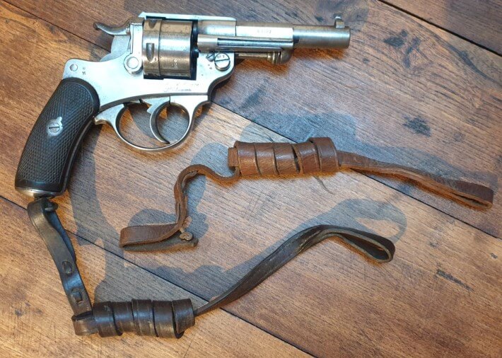 Revolver modèle 1873 avec 2 dragonnes