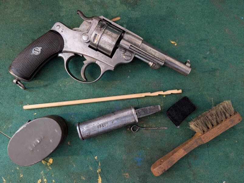 baguette en bois pour le nettoyage de l'intérieur du canon du revolver modèle 1873