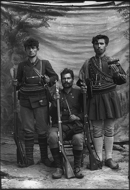Soldats Grecs armés du fusil Gras
