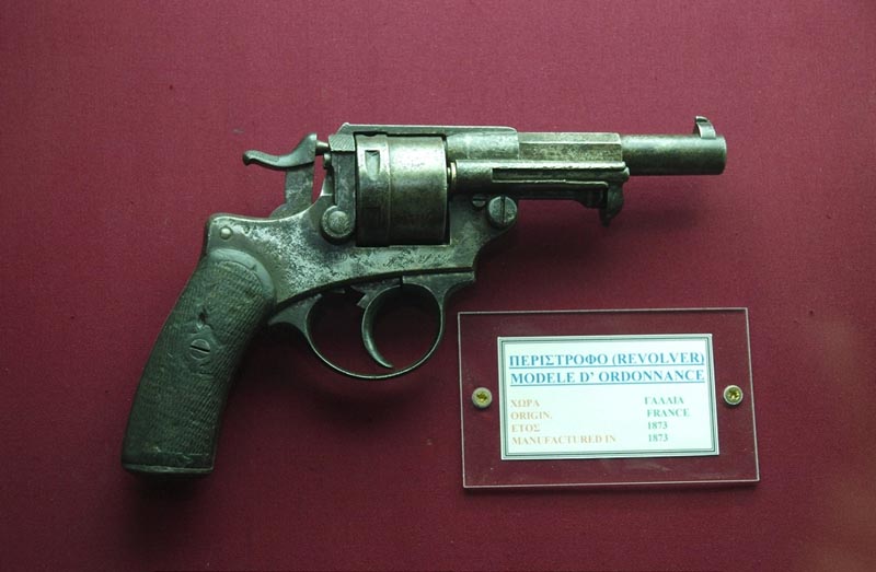 Revolver modèle 1873 Grec, fabriqué par la Manufacture d'Armes de Saint-Etienne (MAS), exposé au musée de l'école d'infanterie, en Grèce