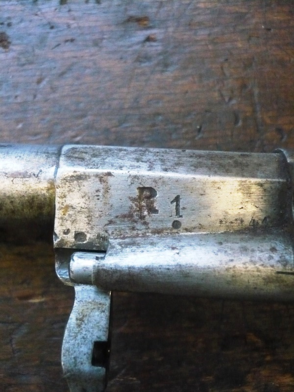 Marquage R1 de réforme sur un Revolver mle 1873 série X